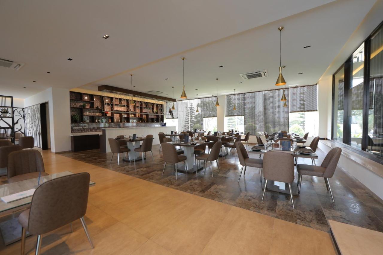 Vrr Astoria Hotel & Convention Center Jigani المظهر الخارجي الصورة