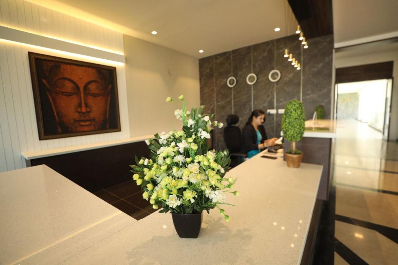 Vrr Astoria Hotel & Convention Center Jigani المظهر الخارجي الصورة