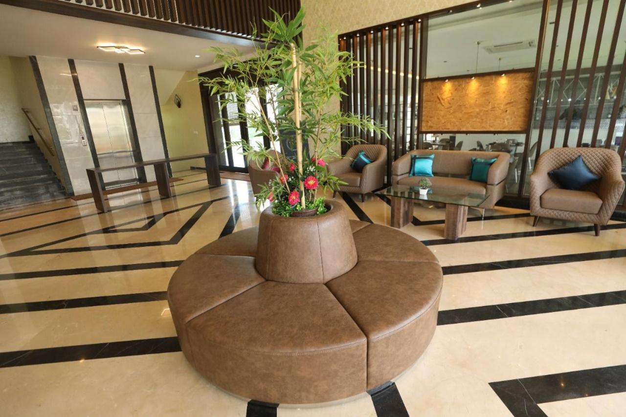 Vrr Astoria Hotel & Convention Center Jigani المظهر الخارجي الصورة