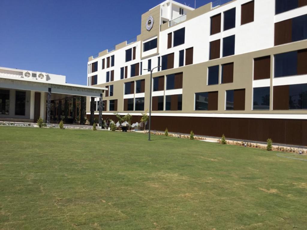 Vrr Astoria Hotel & Convention Center Jigani المظهر الخارجي الصورة